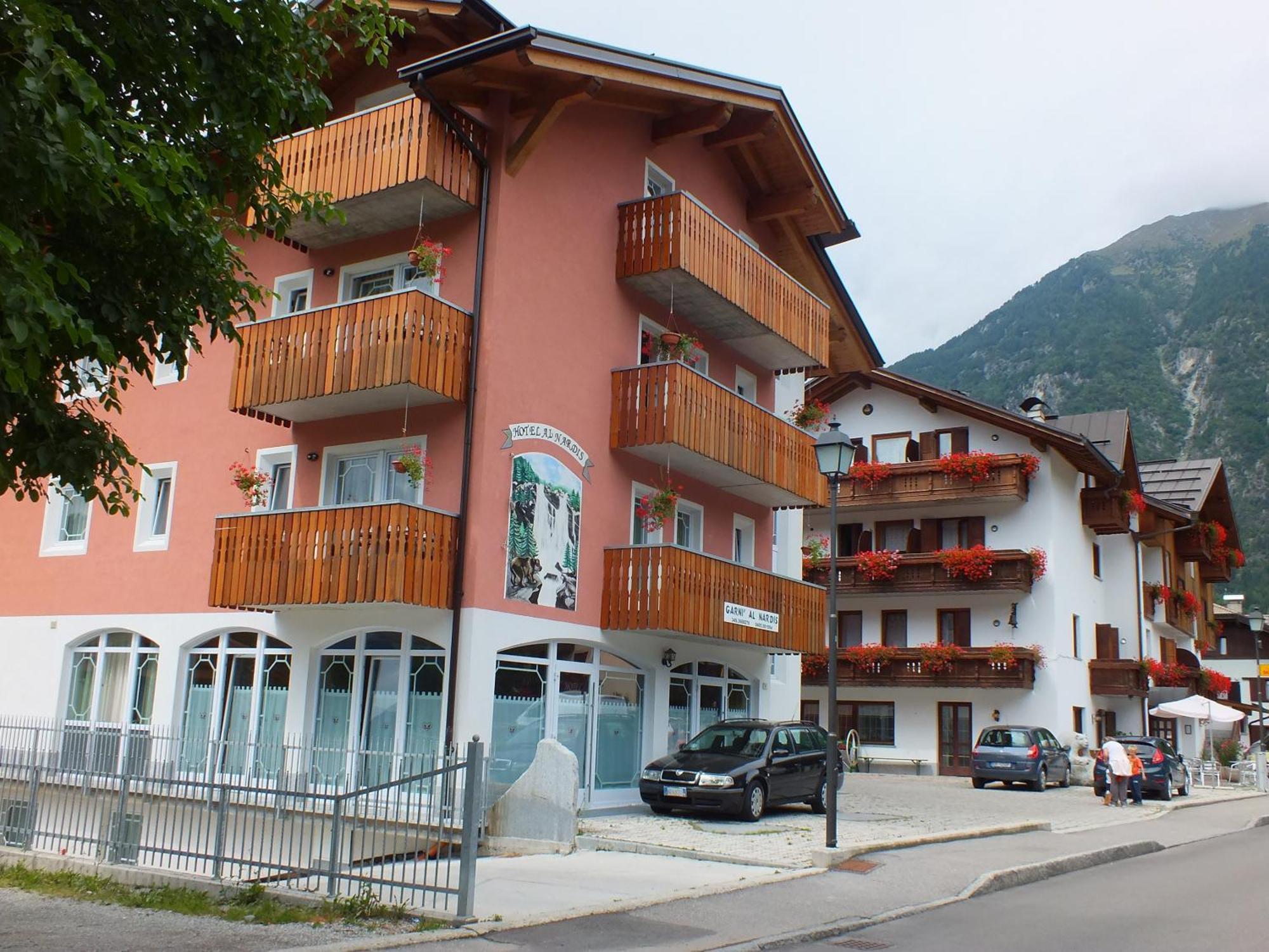 Hotel Garni Al Nardis คาริโซโล ภายนอก รูปภาพ