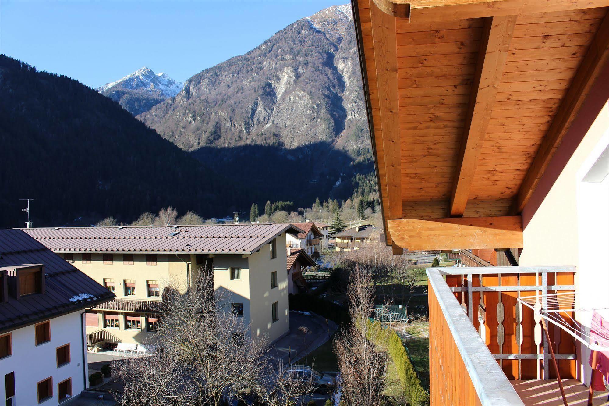 Hotel Garni Al Nardis คาริโซโล ภายนอก รูปภาพ