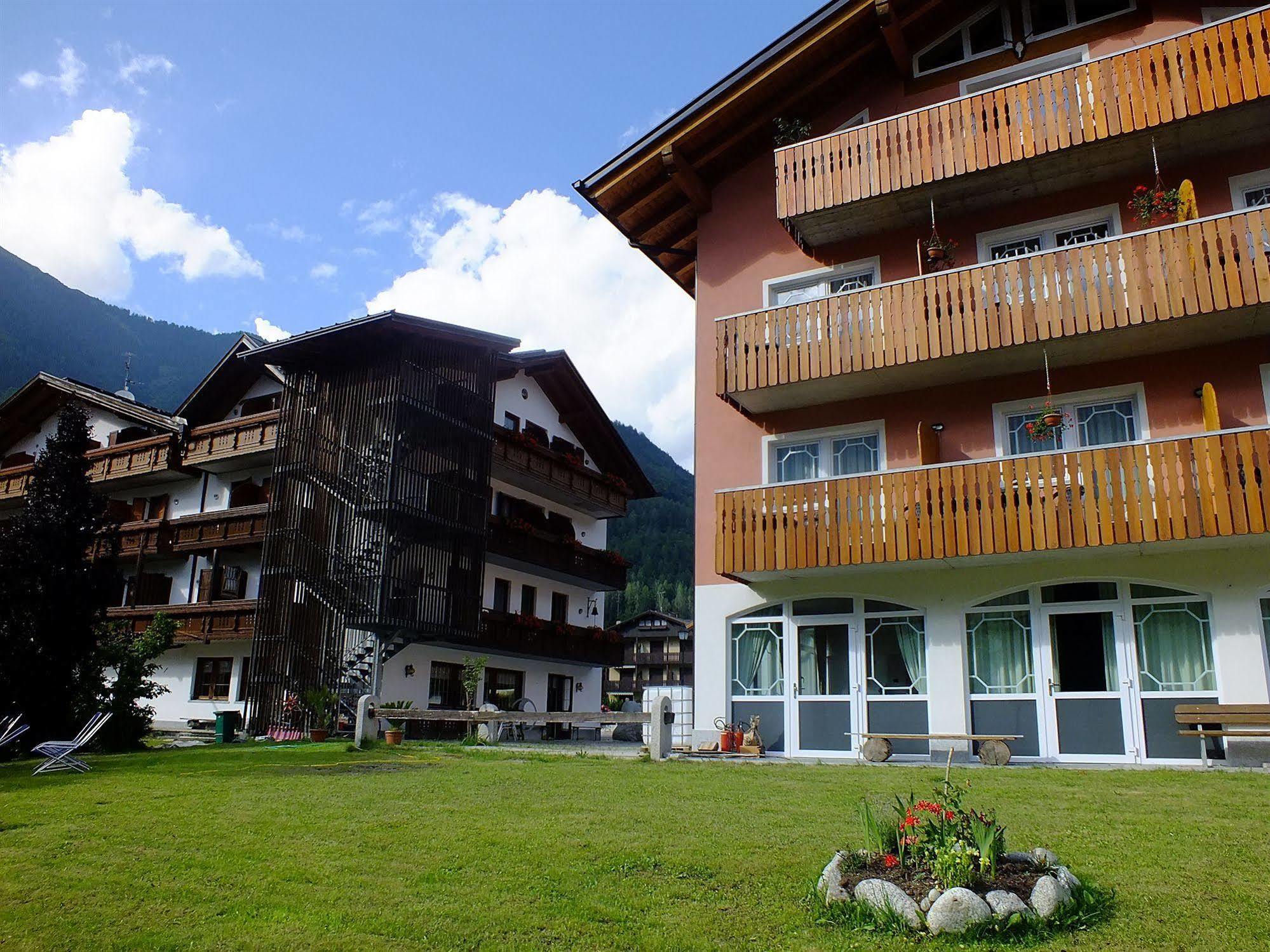 Hotel Garni Al Nardis คาริโซโล ภายนอก รูปภาพ